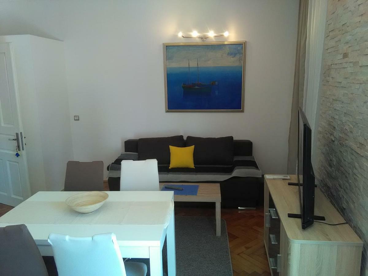 Apartment Sandra 2+2 *** Crikvenica Exterior photo