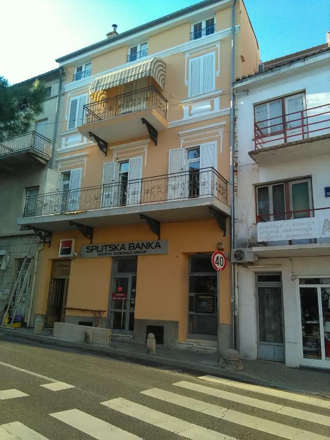 Apartment Sandra 2+2 *** Crikvenica Exterior photo