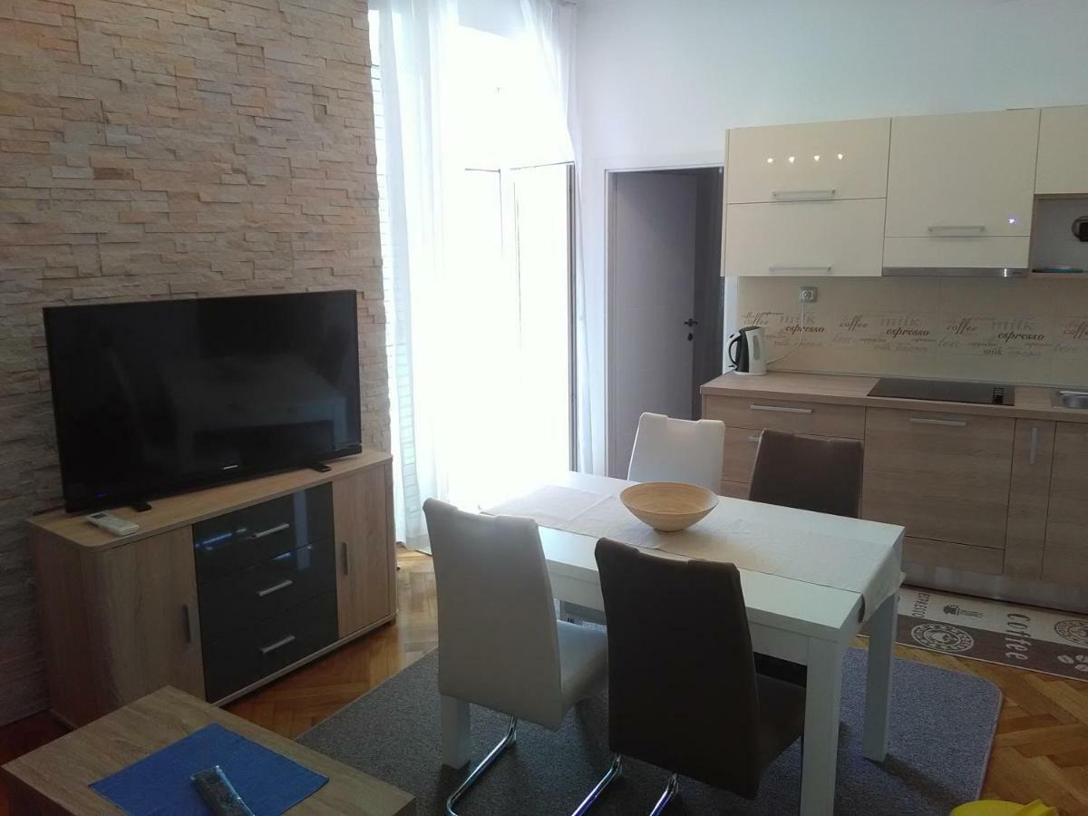 Apartment Sandra 2+2 *** Crikvenica Exterior photo